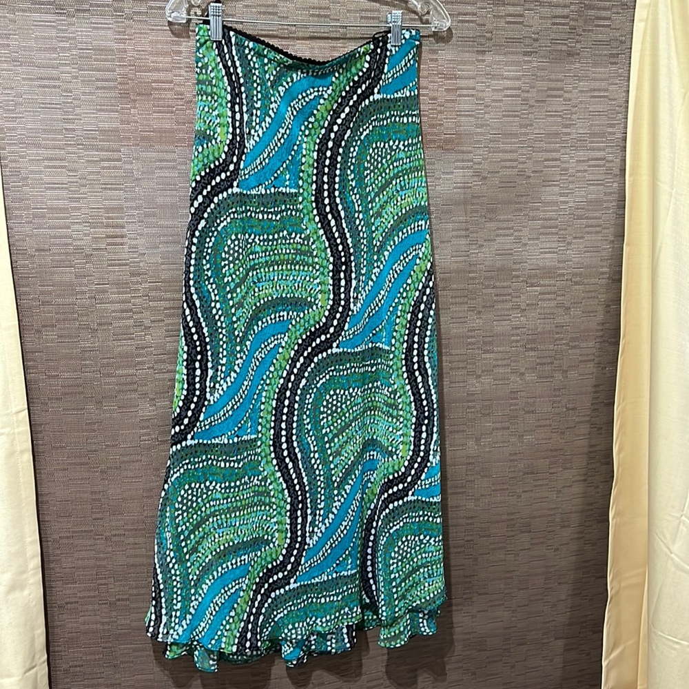 East 5th straight skirt size M in multi color fully lined